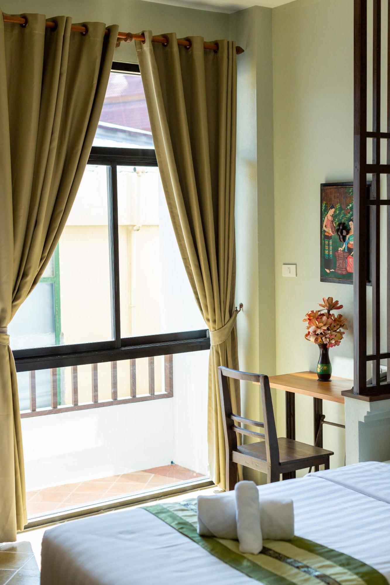 เฮือน ฮัก เชียงใหม่ Hotel ภายนอก รูปภาพ