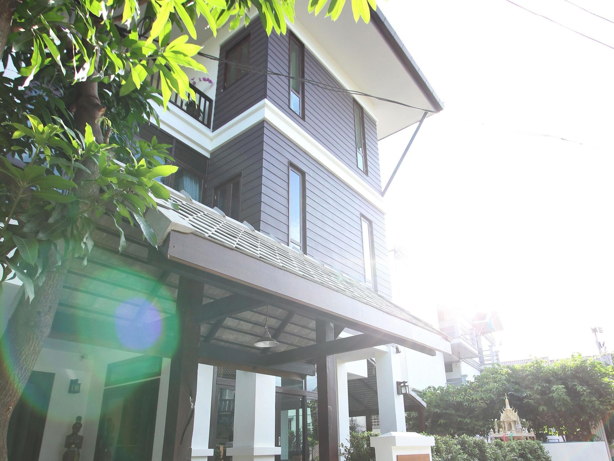 เฮือน ฮัก เชียงใหม่ Hotel ภายนอก รูปภาพ